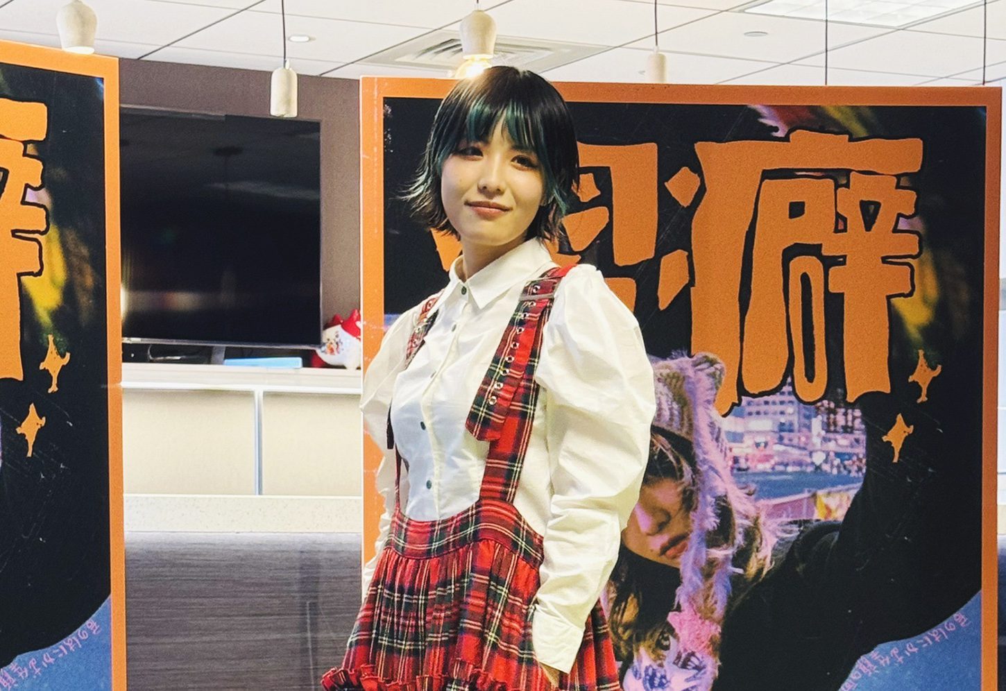 Y2K怪怪美少女李澤瓏二度來台 忘不了土鳳梨酥 芋頭蛋糕