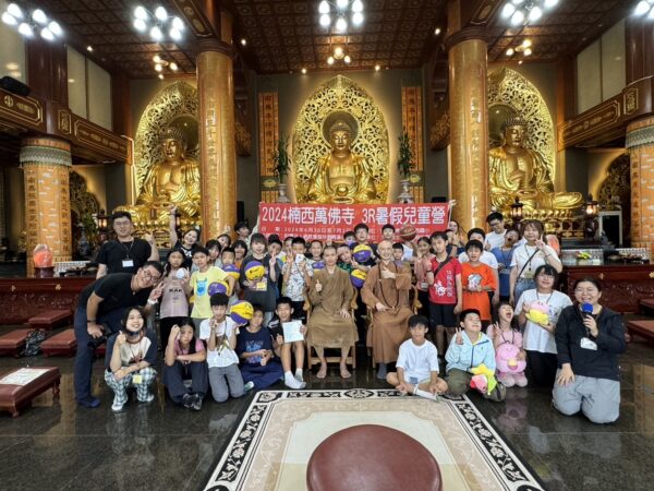 法藏和尚表示,盼望透過營隊的互動,讓小朋友感受佛教積極與正向的生活觀及佛教知識。(圖/楠西萬佛寺提供)