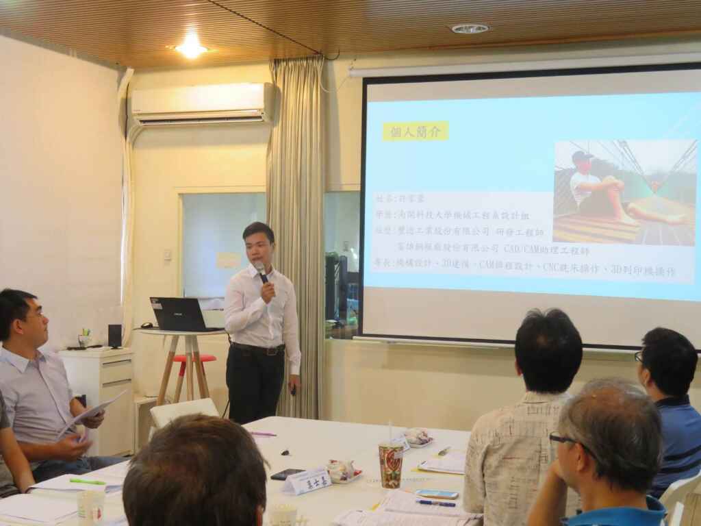 ▲家豪向創客基地提案申請進駐基地場域。(中彰投分署提供)