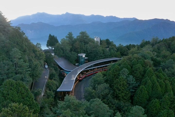 清晨祝山車站-阿里山國家森林遊樂區新地標。 圖:農業部林業及自然保育署/提供