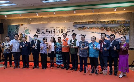 百年郵政、再現風華 嘉義郵局辦「遇見馬紹爾群島攝影展」普惠大眾