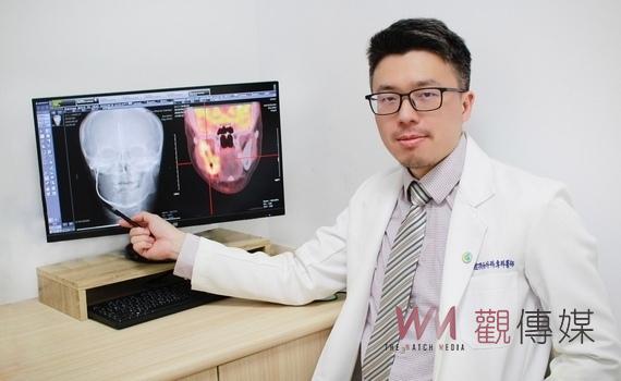 菸檳數十載 潰瘍罹四期口腔癌 中醫大:創新手術輔以鈦金屬骨板 助病人咬合重建正常進食