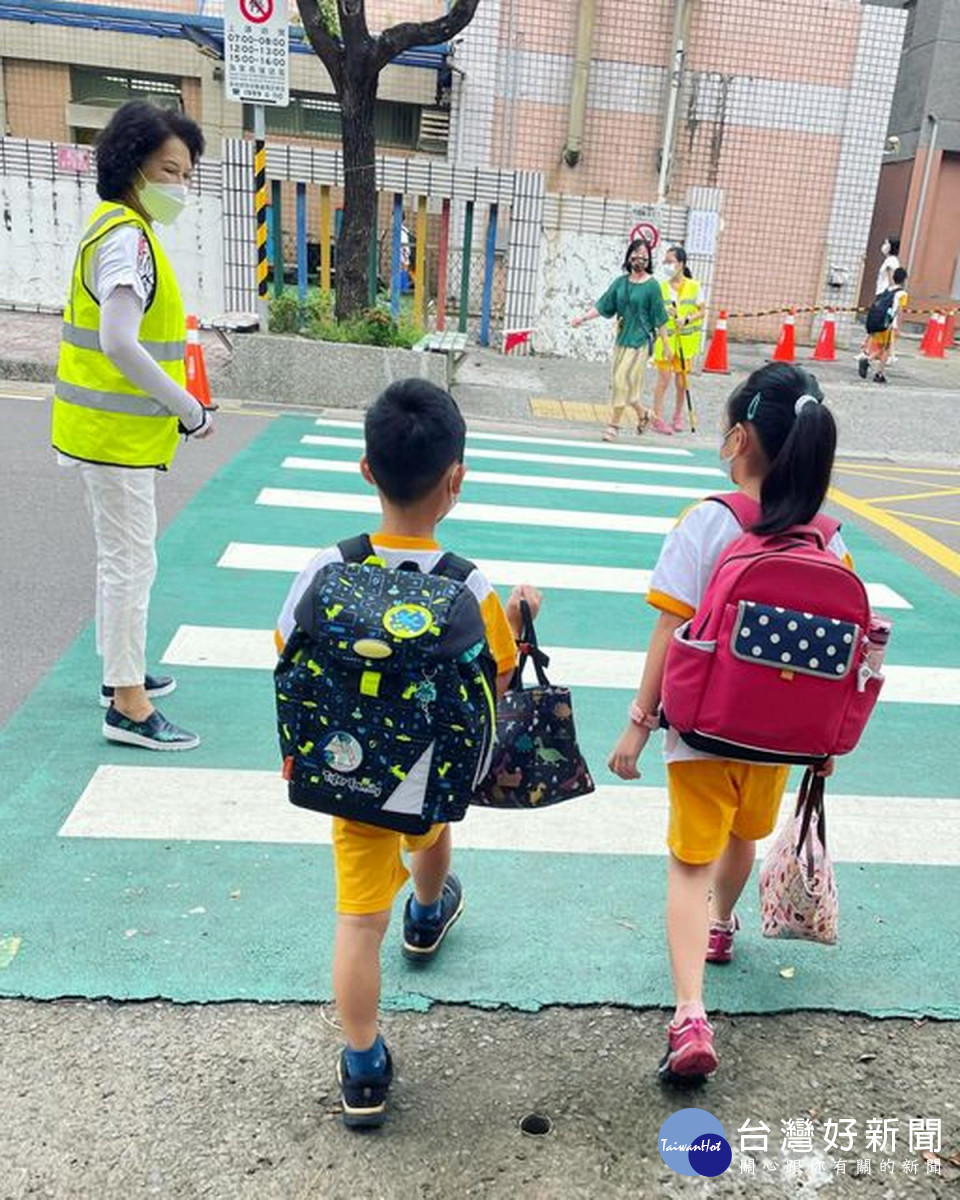 桃園市政府家庭教育中心推出「HELLO!新鮮人」入學系列講座。