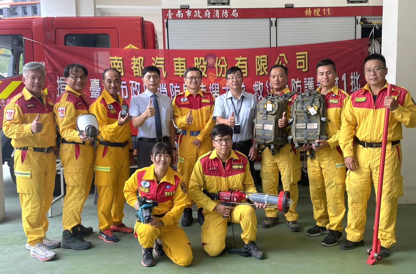 ▲台南南都汽車(股)有限公司,捐贈南市特搜隊裝備裝備一批。(圖/記者陳彥霖翻攝)