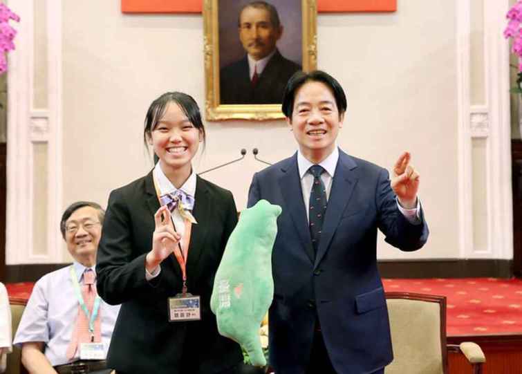 ▲賴清德總統表示，他很高興能與來自全國各地，今年代表國家參與國際科學展覽的同學見面交流，並感謝大家向全世界展現臺灣多元又強大的科學實力。（總統府提供）