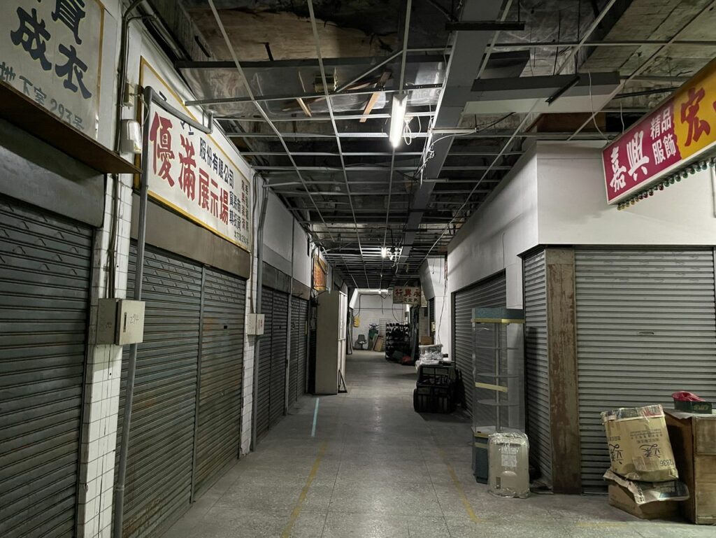 中市中央市場拆除後,未來將由市府財政局依照都市計畫商業區及公園用地內容,活化市有土地。