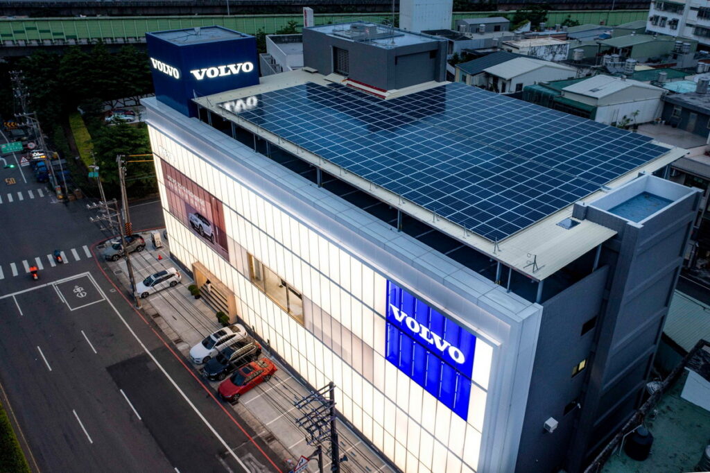 VOLVO 國際富豪汽車攜手全台經銷體系，讓 VOLVO 全台經銷體系於 2023 全年度大幅降低了近 15% 的碳排放量，全力邁向 2040 企業碳中和願景
