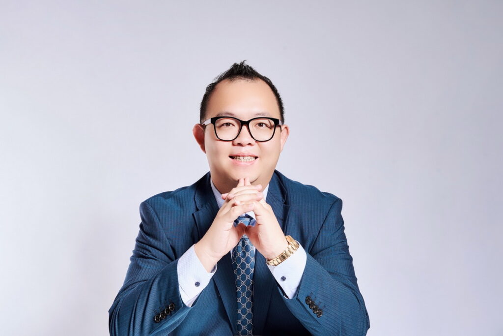 蛤餐飲事業體董事總經理游晉豪Angus分享:「選擇MAYOHR的解決方案前,時常要處理繁瑣手續問題、薪資結算、假別統計,導入之後店長可以花更多心思在店裡面的制度、待客SOP、關懷員工,而非處理瑣碎的HR事務。」