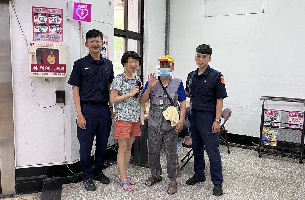 ▲圖說:警方靠著QRCODE識別證找到老翁回家的路 (圖/台中市政府 提供)