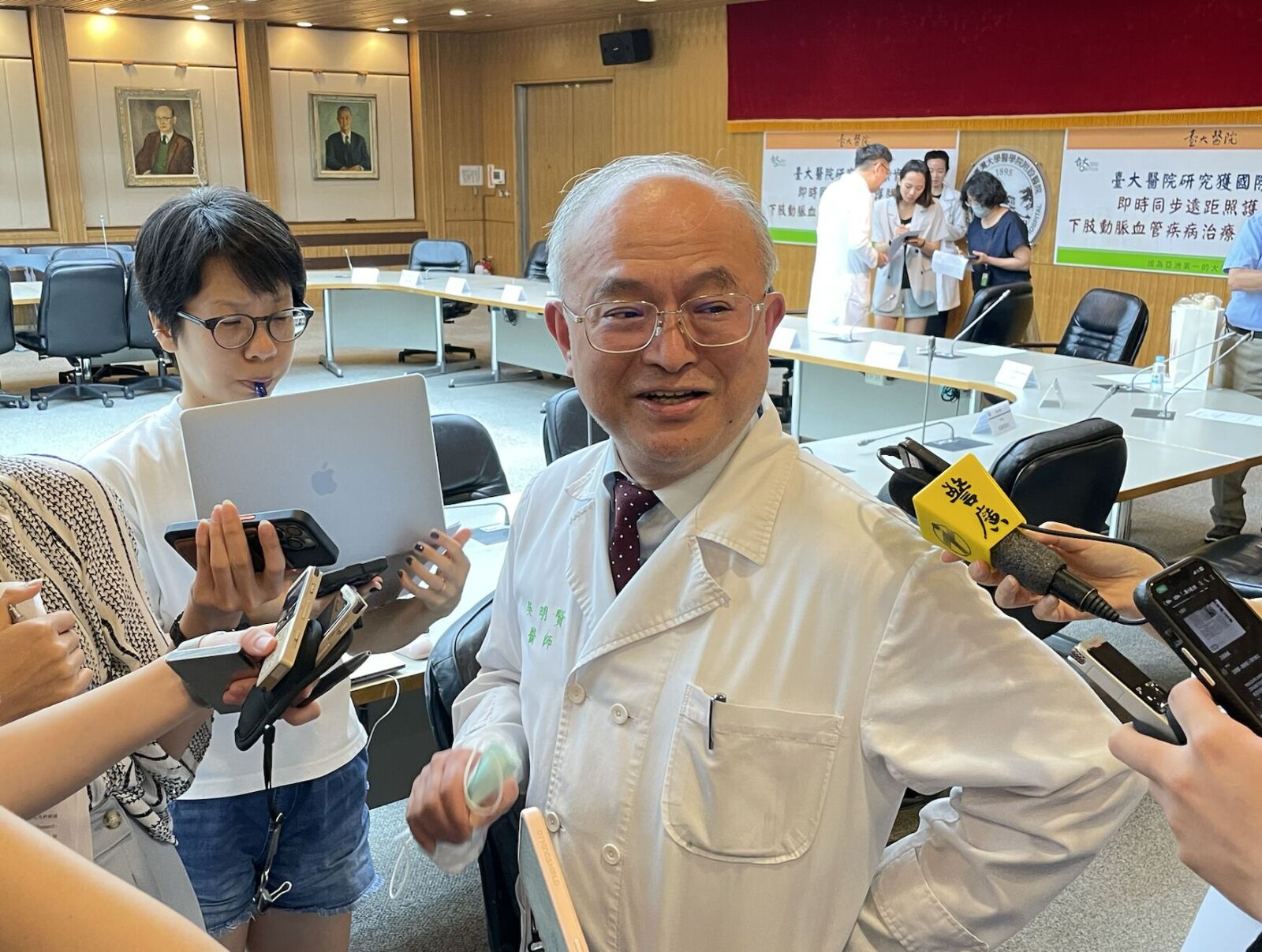 「急診壅塞」衛福部急找醫院開會 台大院長批瞎子摸象!不只疫情這麼簡單 270 「急診壅塞」衛福部急找醫院開會 台大院長批瞎子摸象!不只疫情這麼簡單 269