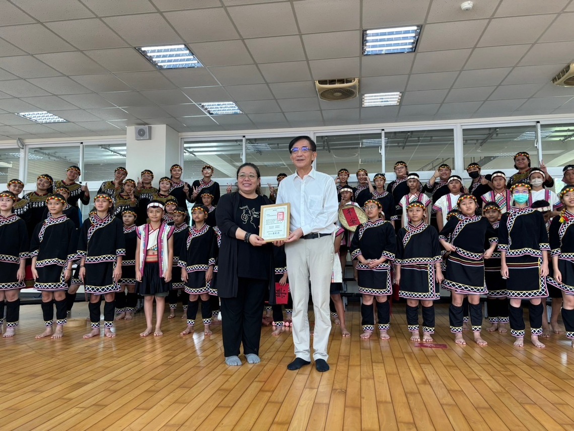 漾新聞|中華郵政捐物資 為六龜、寶來學生出國合唱比賽加油!