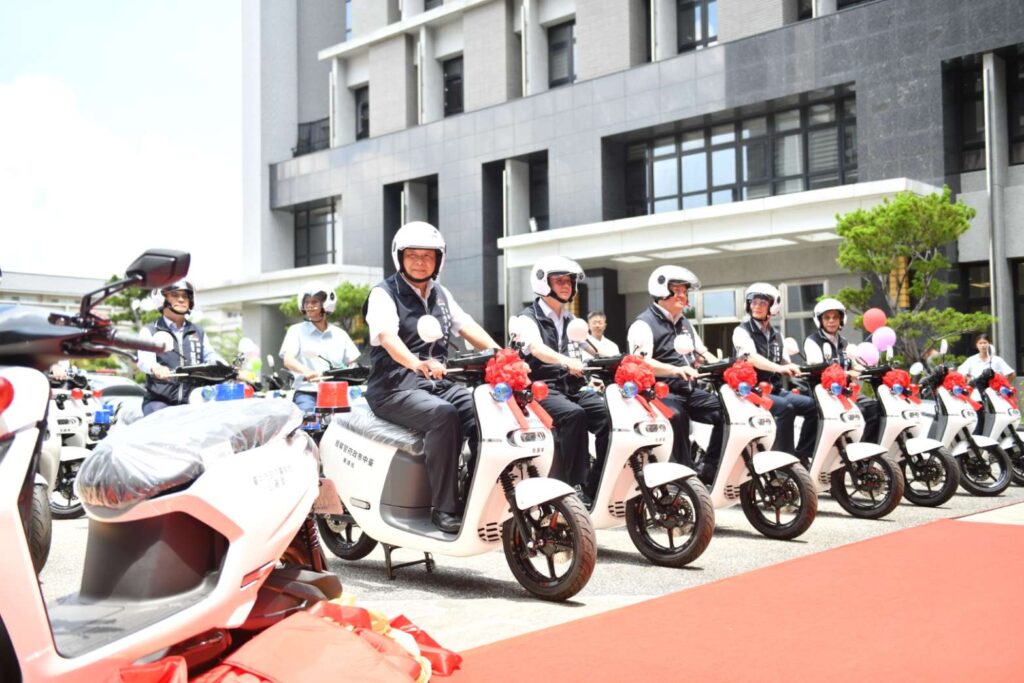 ▲圖說:中市警察局113年預計採購電動機車450輛,於7月5日舉行首批電動機車的交車典禮 (圖/台中市政府 提供)