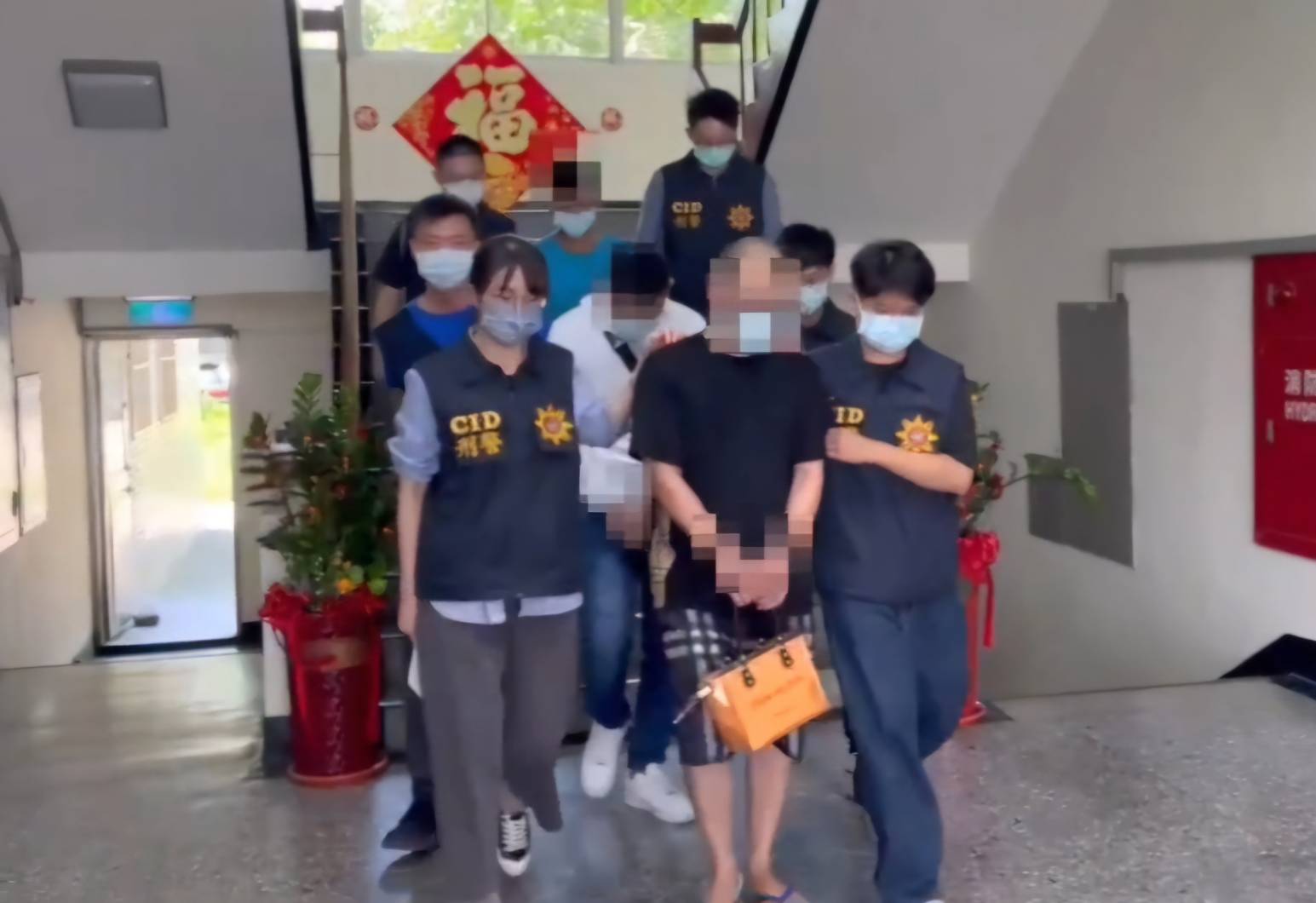 ▲台南市刑大與警一分局組成專案小組,破獲假冒名人曹興誠投資詐騙集團,緝獲以王姓主嫌為首的詐騙集團。(圖/記者陳彥霖翻攝)
