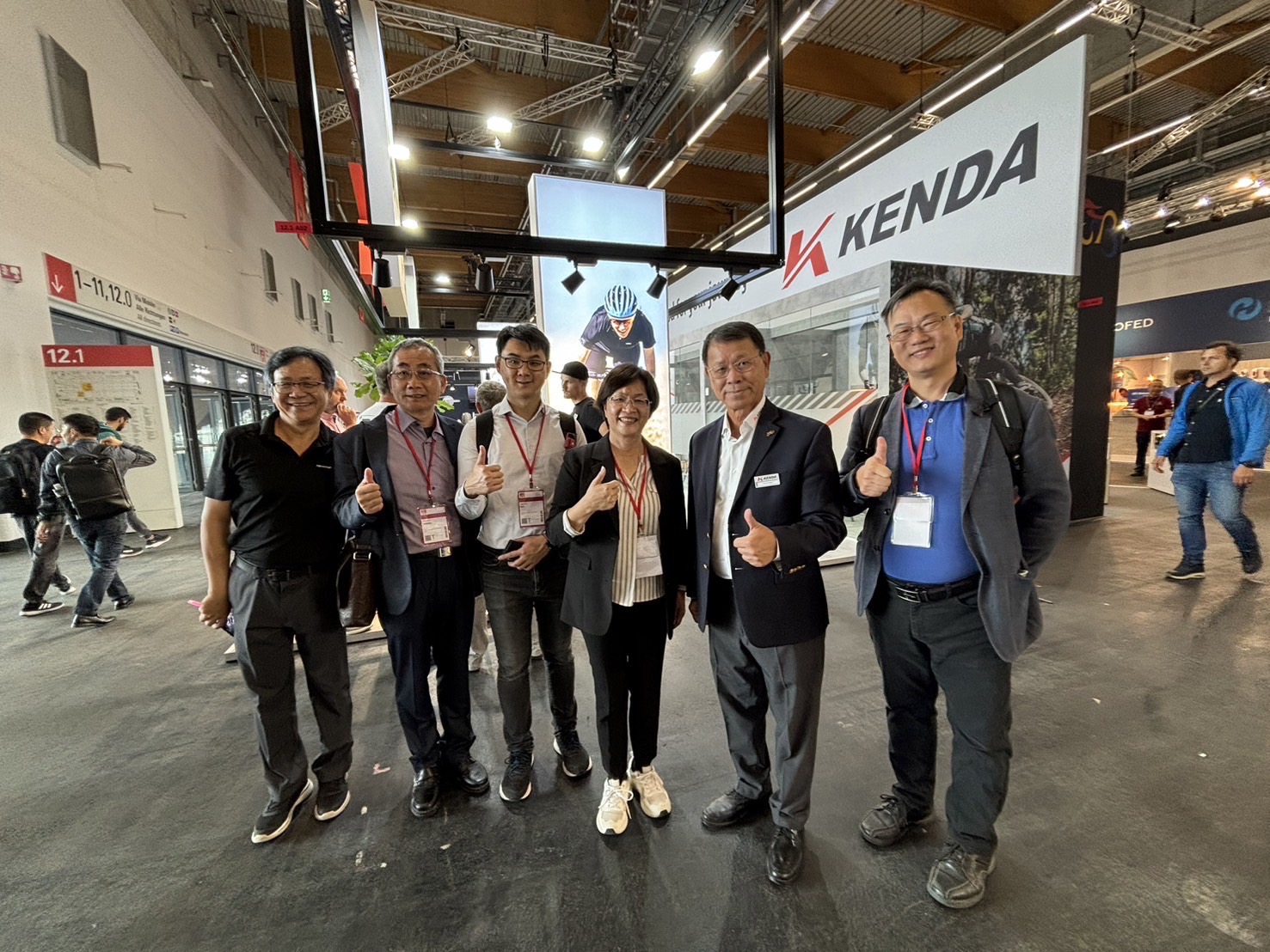 ▲2024年德國法蘭克福自行車展登場,彰化縣長王惠美率團參訪,為參展的30多家彰化在地廠商打氣。(彰化縣政府提供)