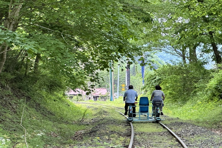 日本岩手縣宮古市新推出「岩泉線鐵軌腳踏車」,每台只要2千日圓。 記者-蔡雅雯/攝影