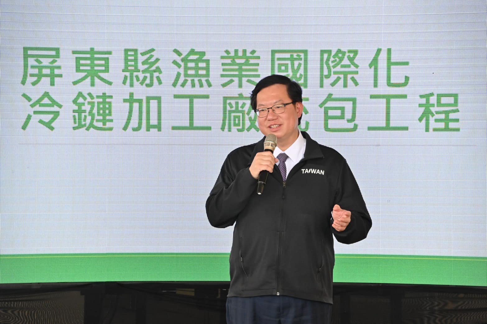對於遭聲押,鄭文燦透過律師表示,自己沒有不法行為,一切會配合司法調查。翻攝鄭文燦臉書