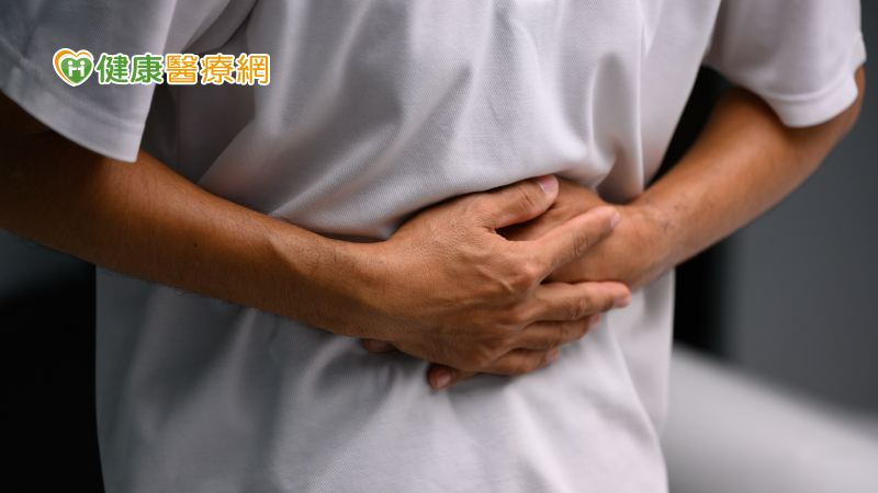 不只香菇!醫曝最常造成腸阻塞的6種食物 柿子、肉乾都在其中