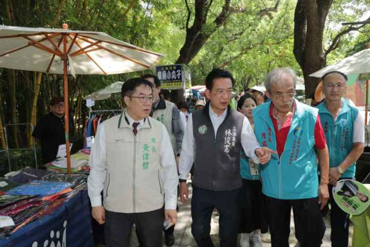 ▲《麻豆商圈-寶島歌王文夏季》主題市集活動，也結合政府力推的智慧化與低碳化街區的趨勢，現場提供數位支付平台，與環保餐具租用的服務，希望讓低碳城市數位轉型落實到日常消費生活中。（臺南市政府提供）