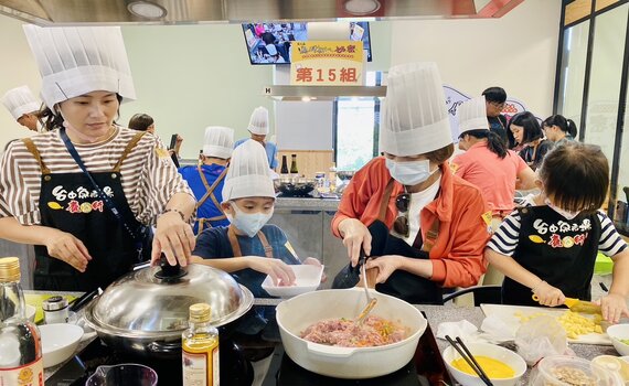 中市「烏矸仔ㄟ秘密」大純釀親子料理競賽 在地食材烹製特色料理