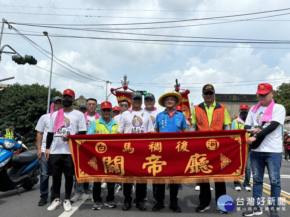「2024國際關公文化節」忠義薪火抵達雲林縣四湖鄉,在四湖鄉進行繞境祈福活動。(圖/財團法人馬稠後關帝廳董事林志鴻提供)