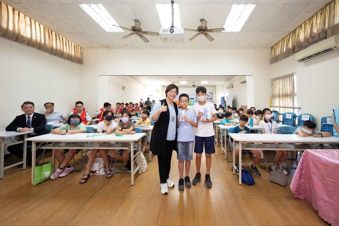 ▲彰化縣政府舉行「2024彰化FUN暑假節能綠生活夏令營」,讓學童養成省電節能的觀念,並認識綠能、智能生活。(記者張溎壕攝)