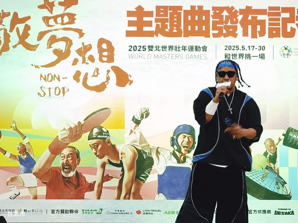 金曲原民歌王葛西瓦，以中、英、原民語獻唱2025世壯運主題曲〈敬夢想〉。(臺北市政府文化局 提供