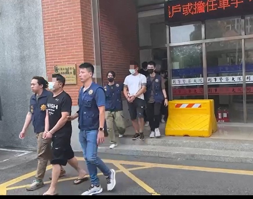 蓋溫室栽種大麻 無良黑幫改電表竊電做無本生意 212 蓋溫室栽種大麻 無良黑幫改電表竊電做無本生意 211