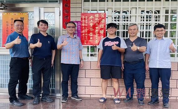 西螺分局巡官子承父業 同仁賀榮登警大金榜