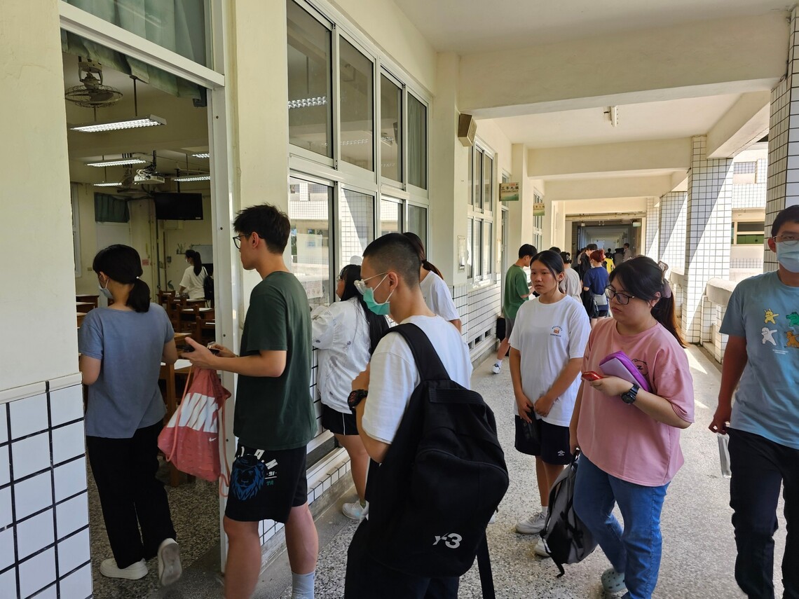 漾新聞|大學分科考試登場 高雄考生認物理化學考題難易適中 數學甲偏難 生物偏易