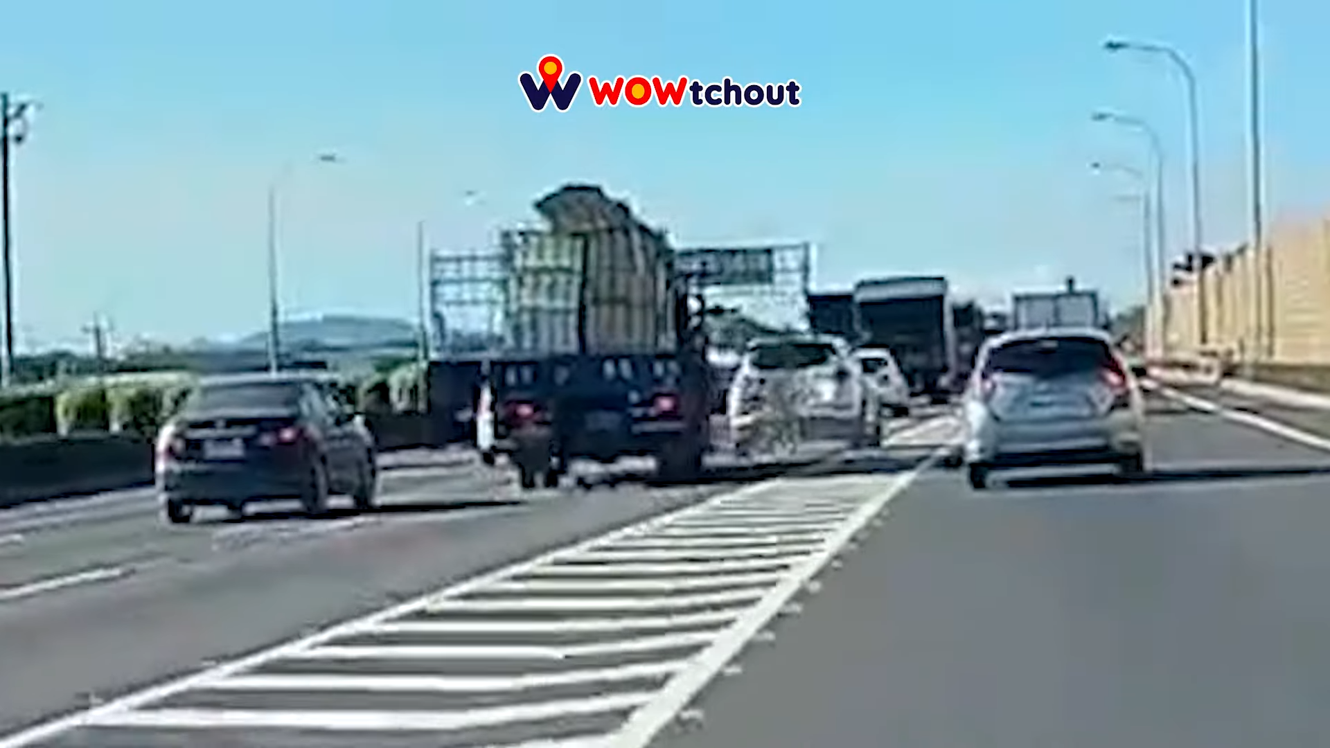 ▲台86大車追撞豐田自小客(圖/記者王俊勝 翻攝)