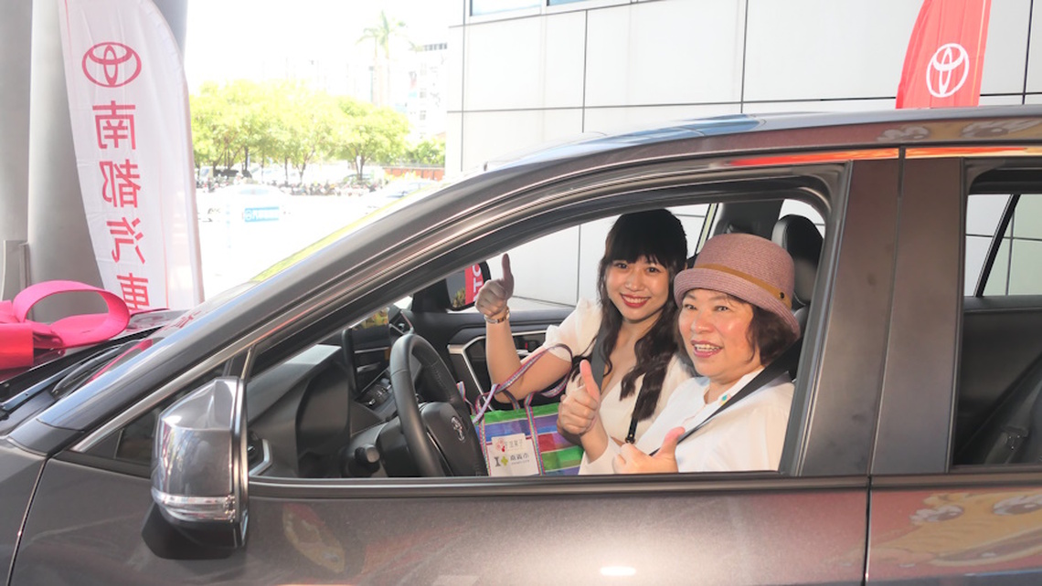 2024嘉義市購物節送豪禮 百萬名車吸睛！黃敏惠市長邀全民來嘉購物「消費500、抽到手軟」