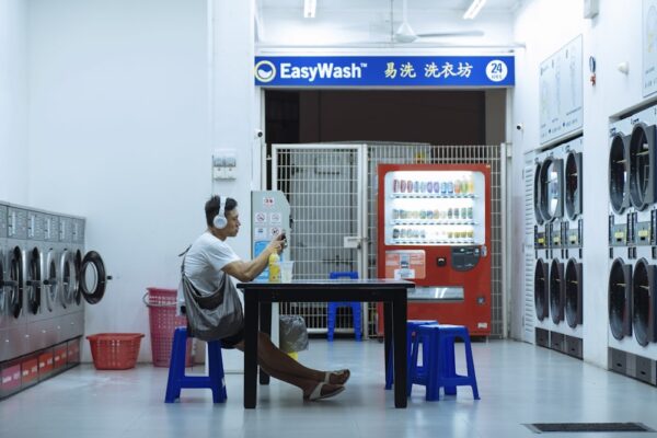 行政院消保處將持續關注自助洗衣店的管理情況,並與相關部門合作,確保消費者的安全和權益不受侵害。圖/unsplash.com