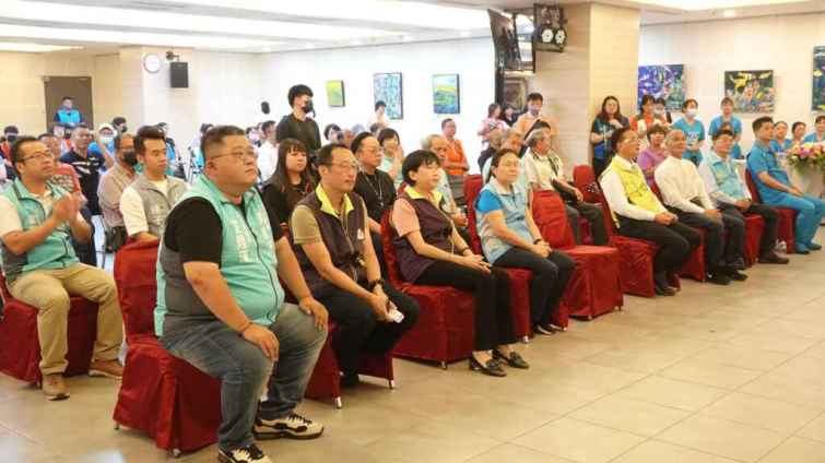 ▲今天在彰化縣議會新館1樓大廳舉辦「庇護有愛公益傳九九市集」宣傳記者會，胡神賀會長感謝彰化縣長王惠美的鼎力支持。（記者林明佑攝）