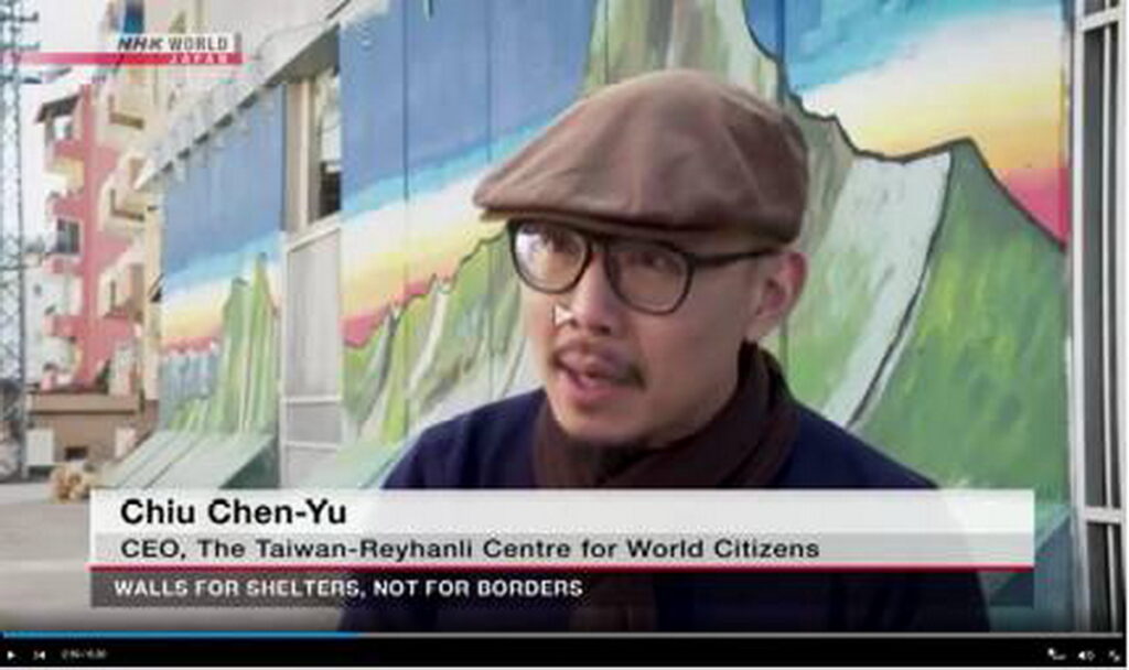 圖說:台灣-雷漢勒世界公民中心創辦人裘振宇教授接受NHK World Japan採訪,分享中心如何以庇護取代邊界。