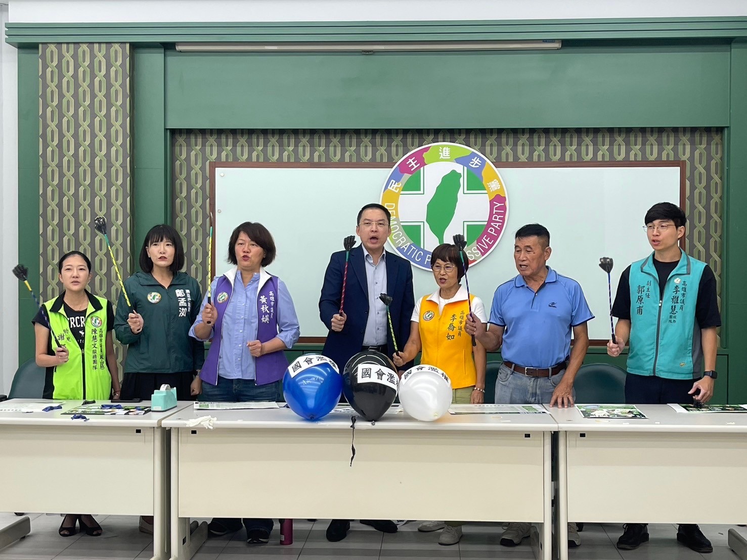 戳破藍白國會濫權！民進黨高市黨部主委黃文益揪民代齊邀曹興誠南下響應第二波宣講