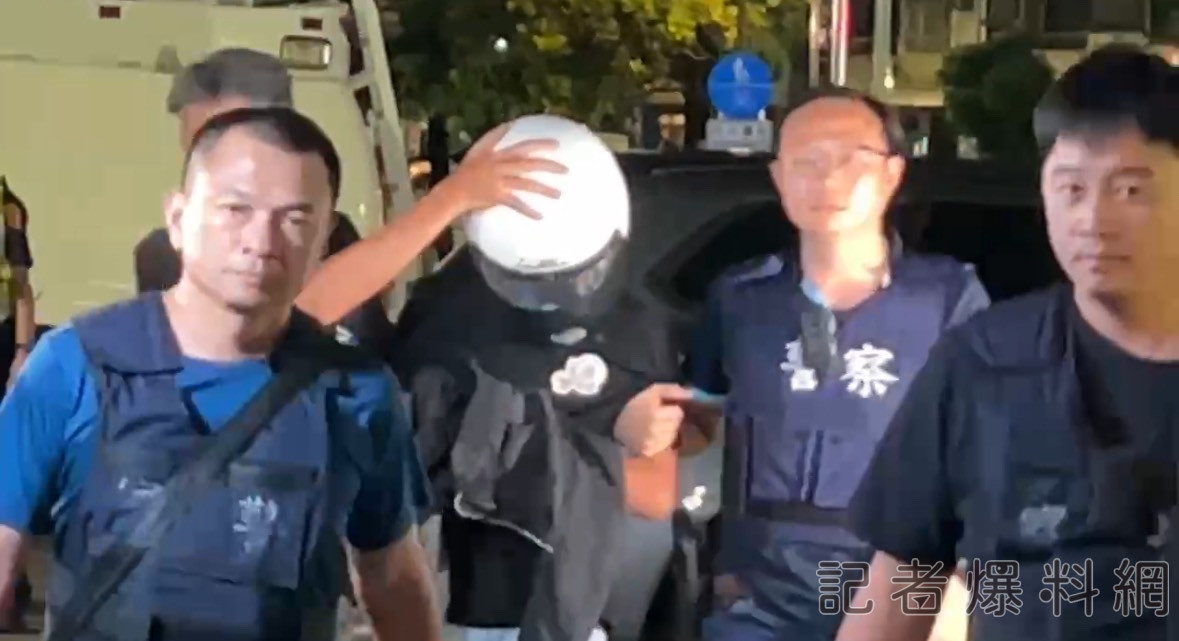 ▲張姓男子在高雄被緝獲。(圖/記者王俊勝翻攝)