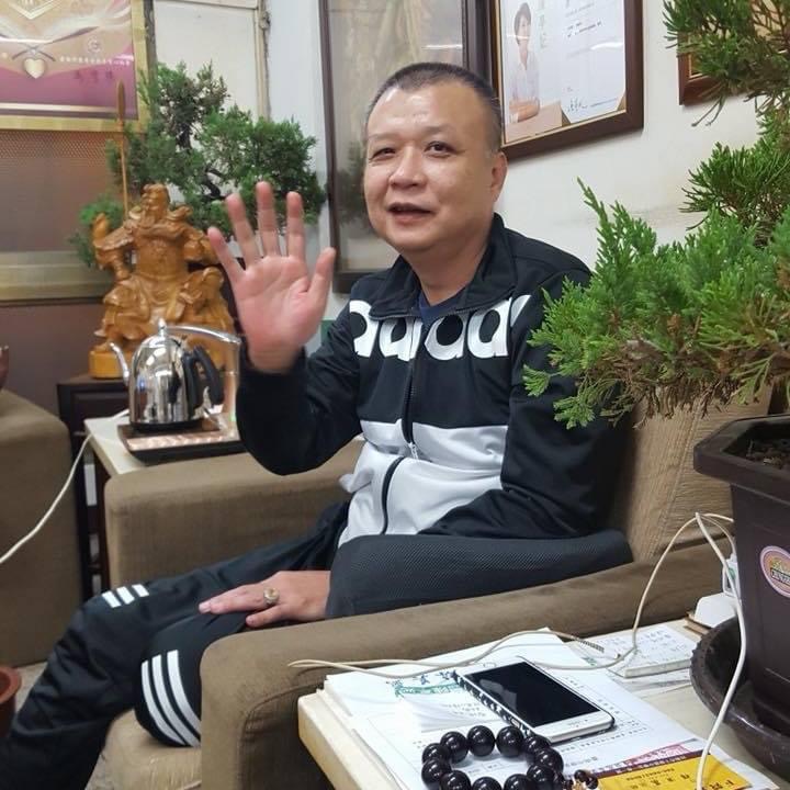 ▲行善十數年,「康黃金慈善愛心協會」創辦人之一的「康哥」康智勝,今日舉行告別式。(圖/記者陳彥霖翻攝)