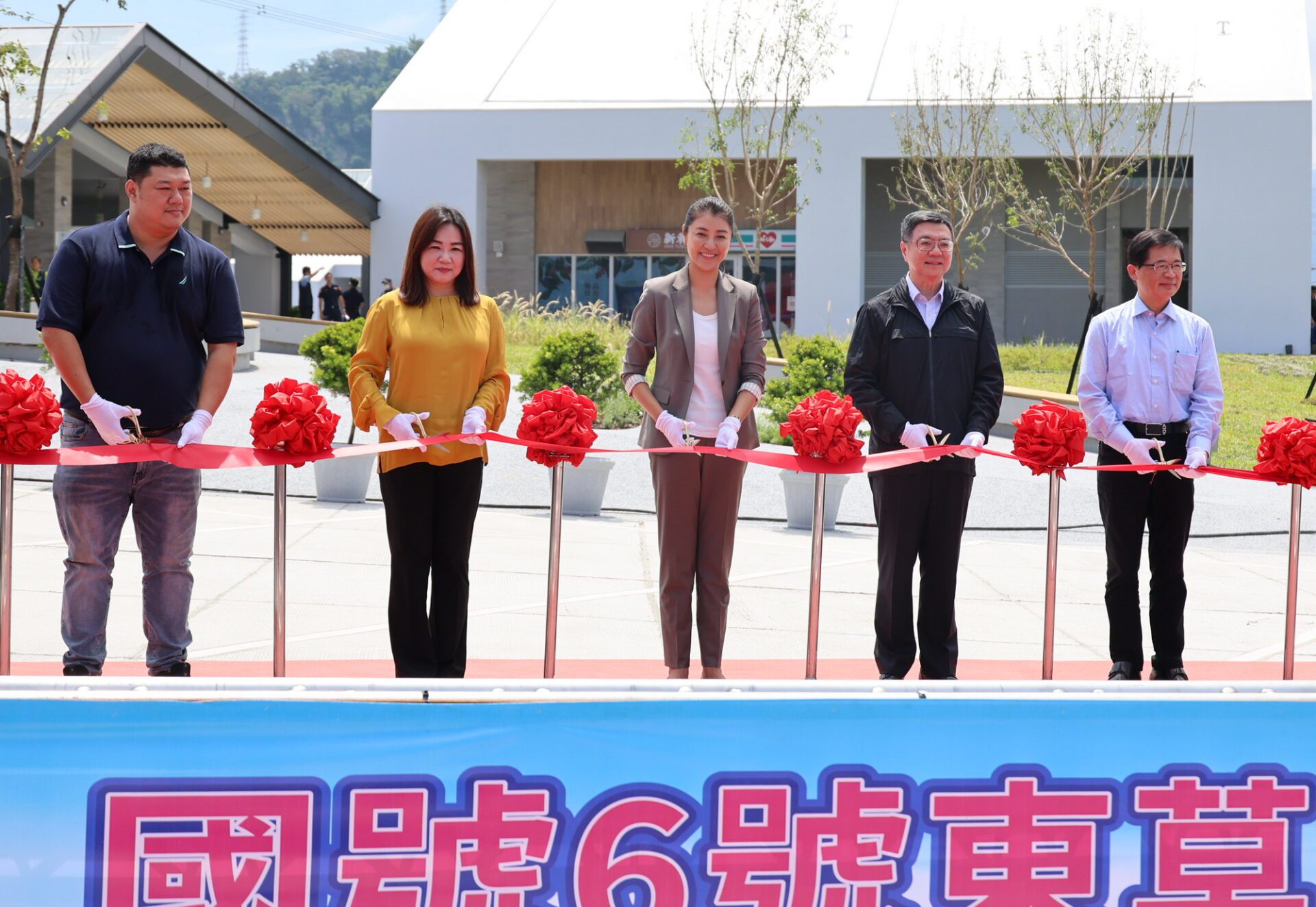 國道6號東草屯休息站剪綵啟用 許淑華感謝高公局打造新特色景點