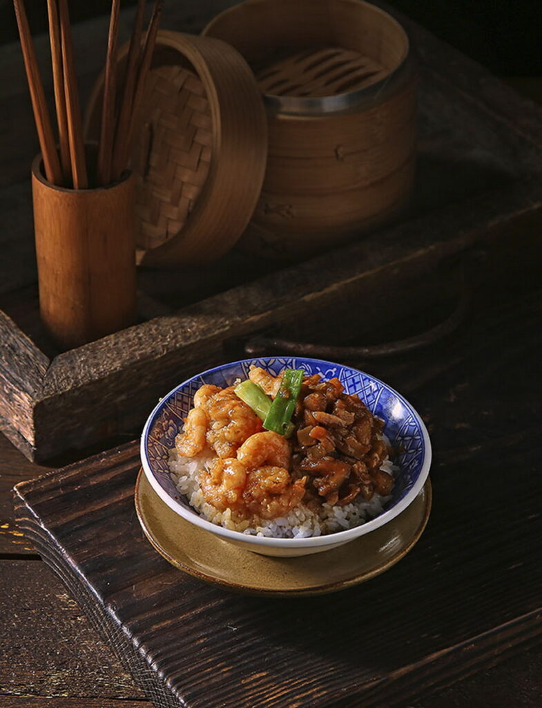 深受消費者喜愛「蝦滷飯」和「經典雞滷飯」也能在永和中正店吃得到。