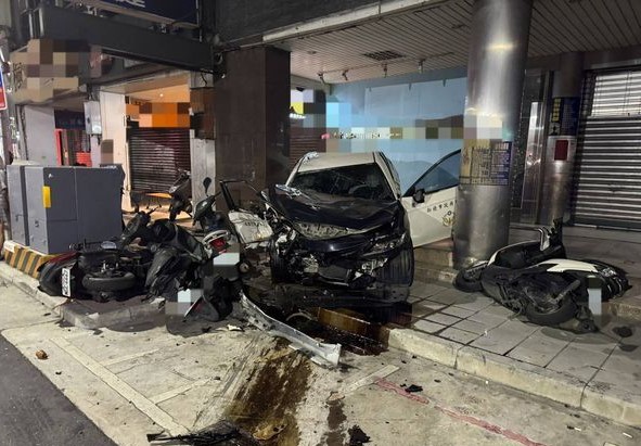 賓士男吸「喪屍毒品」逆向毒駕撞警車　1警殉職5人受傷 227