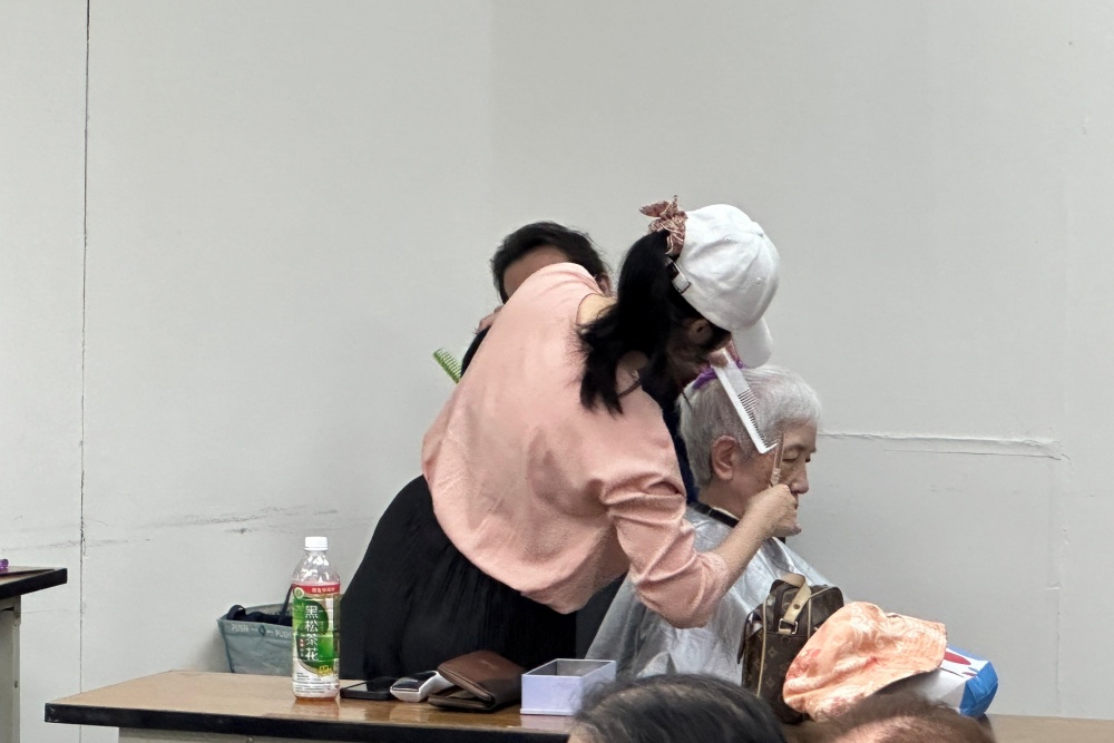 【有影】王鴻薇辦夏日園遊會!義剪、美甲、咖啡講座齊上陣 東方工商推「清寒就學方案」助弱勢 228 【有影】王鴻薇辦夏日園遊會!義剪、美甲、咖啡講座齊上陣 東方工商推「清寒就學方案」助弱勢 227