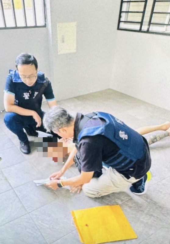林士傑槍擊案,專案小組12日下午在高雄市仁武區逮捕涉案的張姓「口罩男」,為本國籍,有暴力性刑案記錄,但被捕後否認犯案。 (翻攝畫面)圖/ 中央社