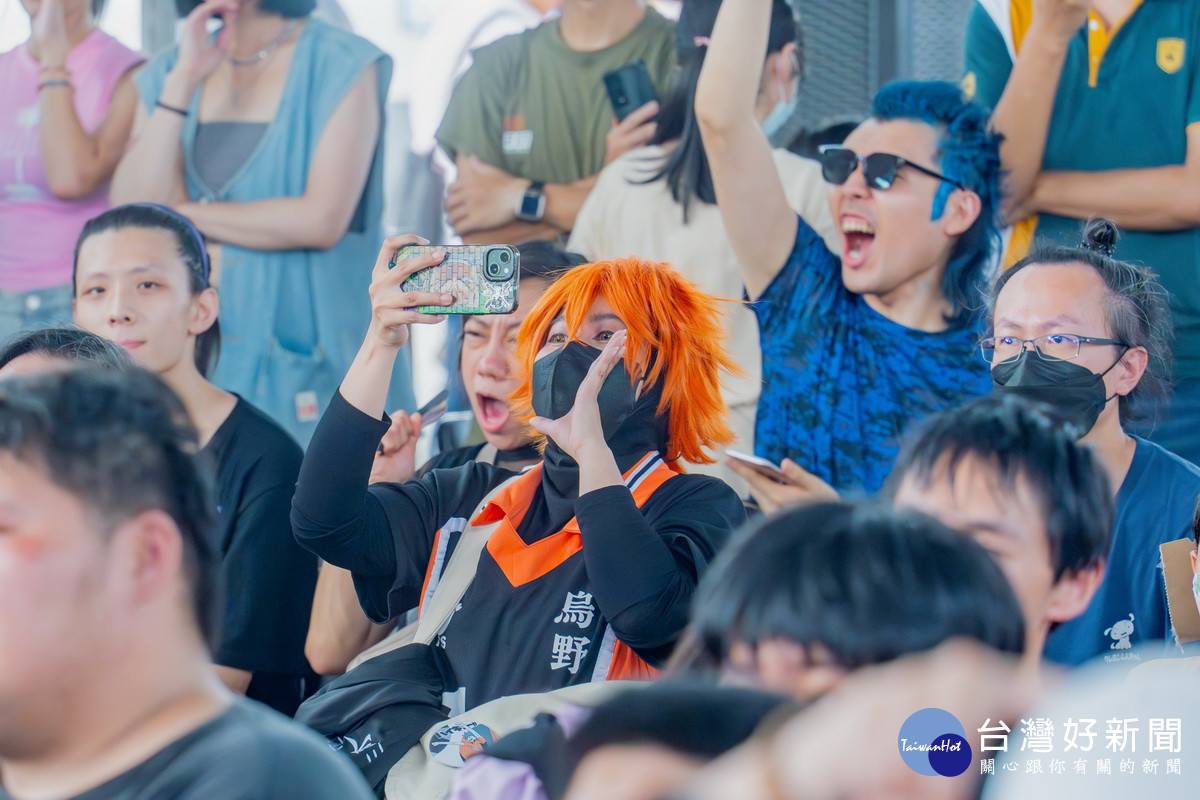 民眾歡渡熱鬧的動漫熱音演唱歡樂時光。<br /><br />