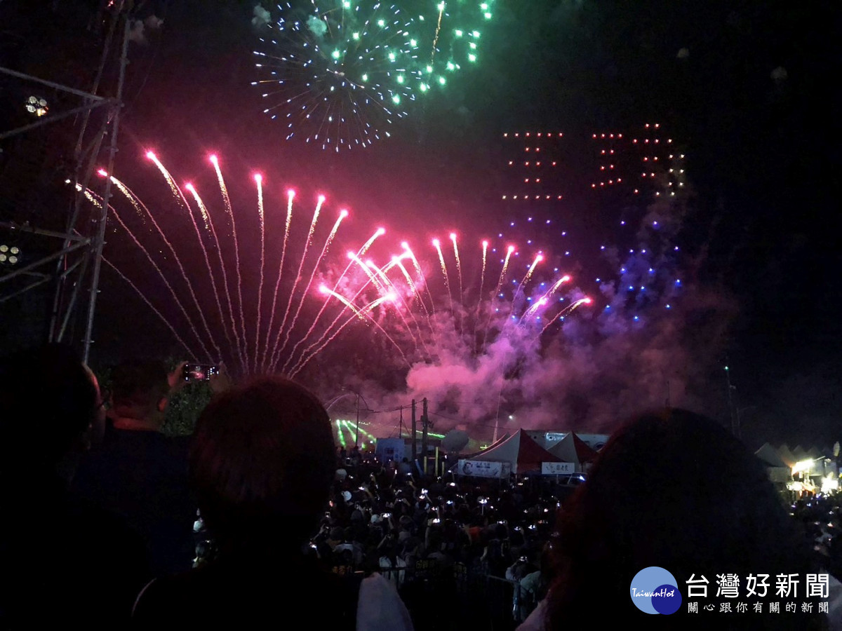 亮點王功20,王功漁火節首日破25萬人。圖/彰化縣政府提供
