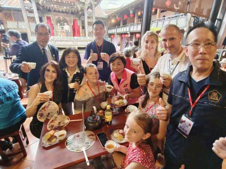 ▲百年糕餅結合百年古蹟建築，吸引國際旅客參與。（台中市觀旅局提供）