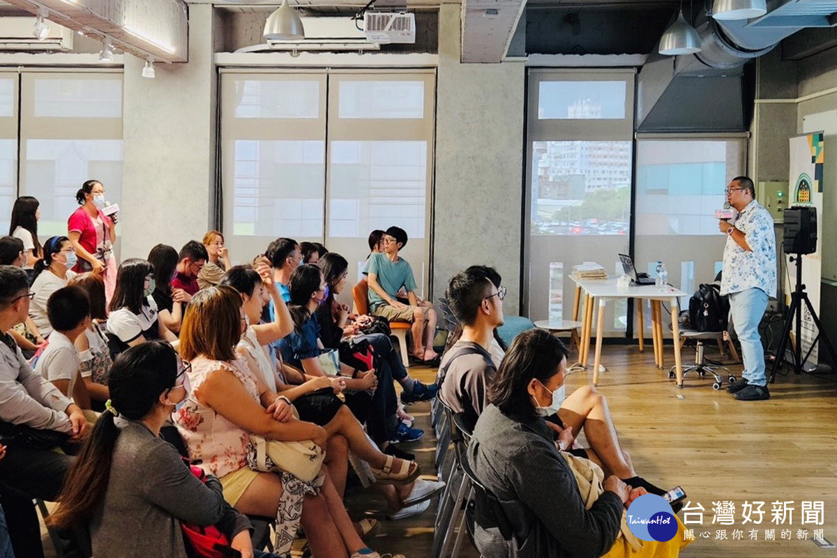 桃市府青年局邀請《你好,我是接體員》作者大師兄分享人生中對職業的選擇