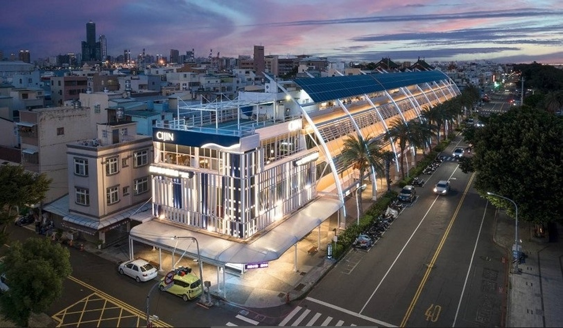 旗津海岸新地標 高雄旗后觀光市場整體外牆與絕美夕陽共同迎接旗津風箏節以及暑期觀光季