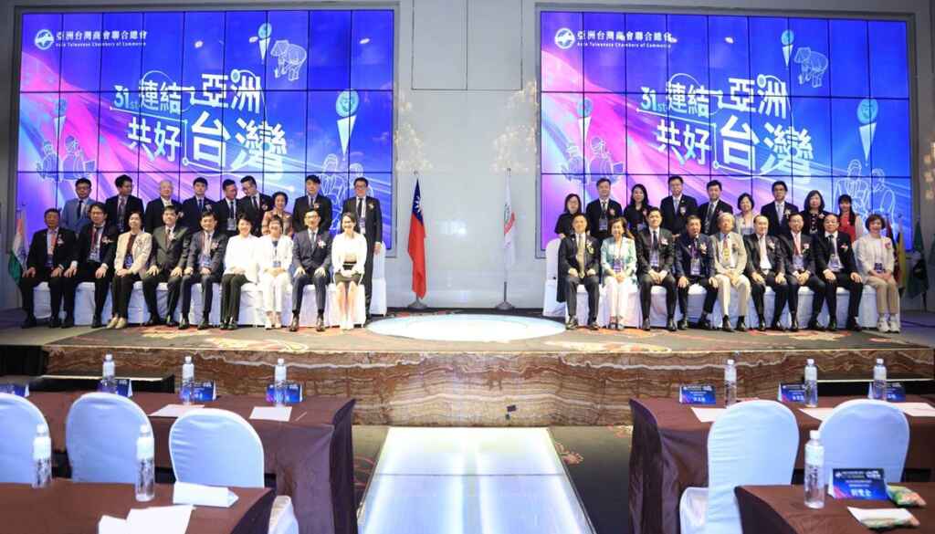 ▲亞洲台灣商會聯合總會第31屆第三次理監事會今天舉行開幕式,包含新加坡、印尼、越南、日本、泰國等19個國家及地區近千名代表齊聚。(記者張玉泰攝)