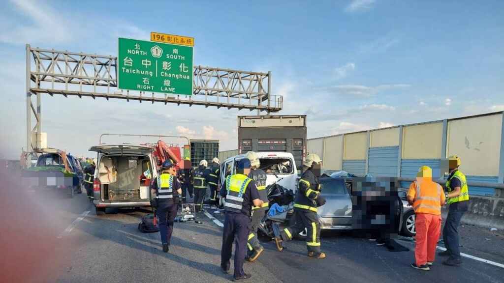 ▲國道3號南向195公里和美路段昨天車禍帶走一條寶貴生命,今天同路段再奪2命,詳細肇事原因仍待國道警方調查釐清。(民眾提供)