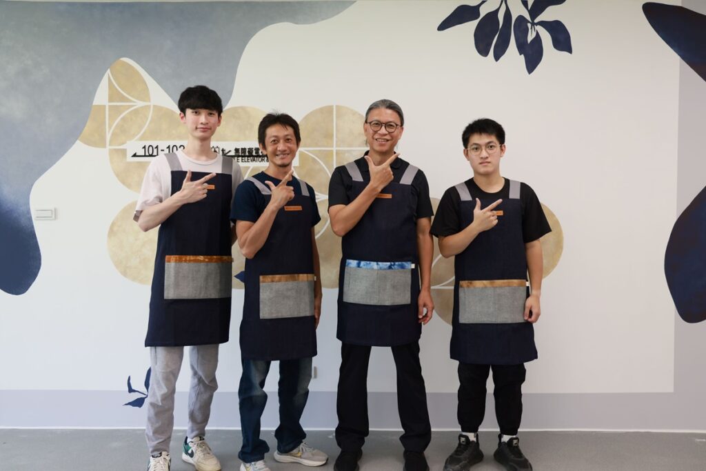 工藝中心主任陳殿禮(右2)、陳協建(右3)老師及團隊合影。（圖/工藝中心） 